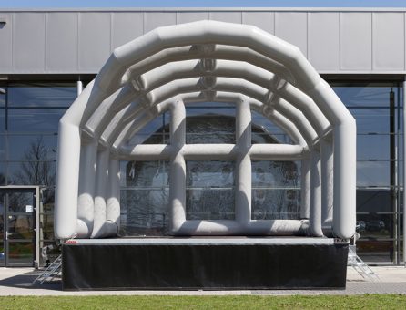 Master Partys overdekt podium 6x5m huren