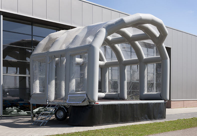 Master Partys overdekt podium 6x5m huren