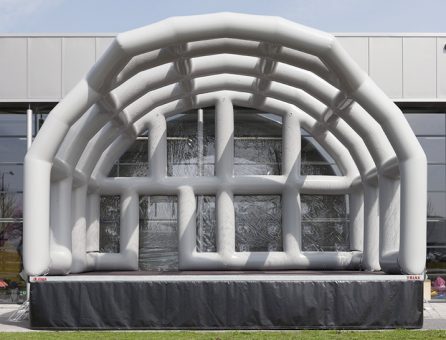 Master Partys overdekt podium 8x6m huren