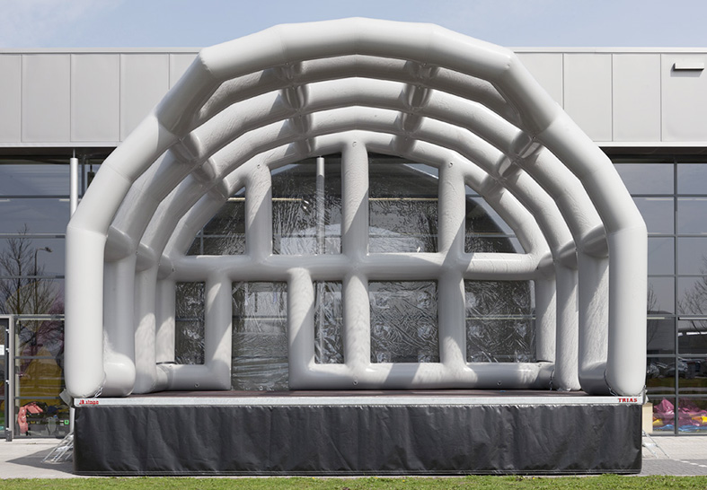 Master Partys overdekt podium 8x6m huren