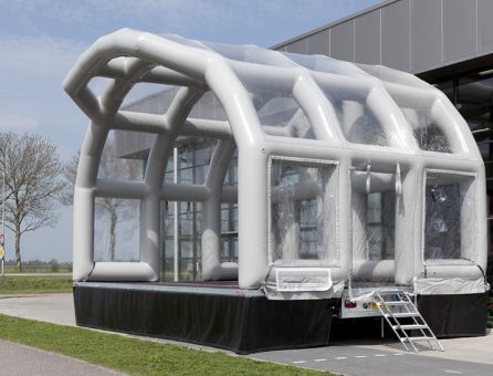 Master Partys overdekt podium 8x6m huren