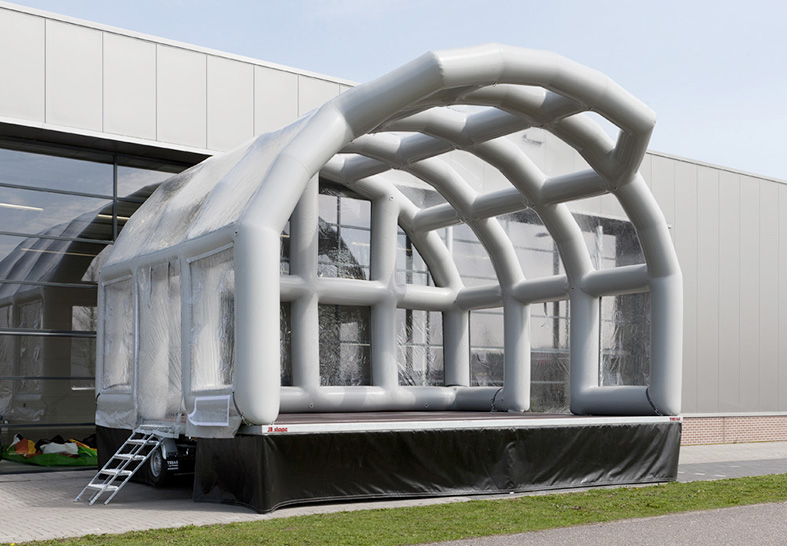 Master Partys overdekt podium 8x6m huren