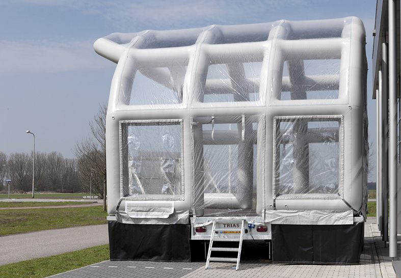 Master Partys overdekt podium 8x6m huren