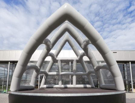 Master Partys overdekt podium 8x8m huren