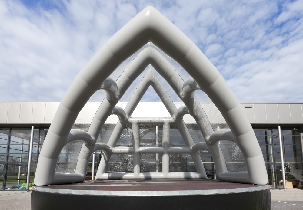 Master Partys overdekt podium 8x8m huren