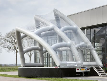 Master Partys overdekt podium 8x8m huren