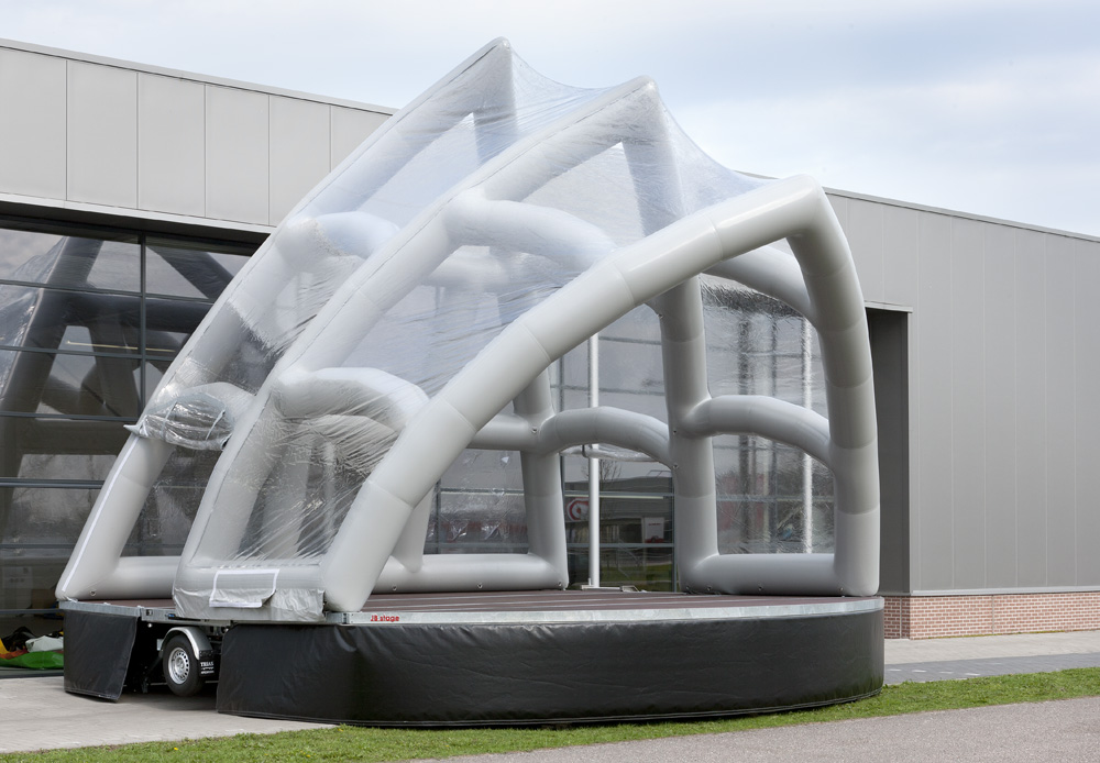 Master Partys overdekt podium 8x8m huren